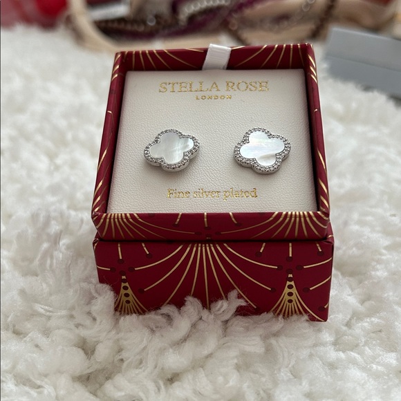 Silver and White Clover Earrings - Picture 5 of 5